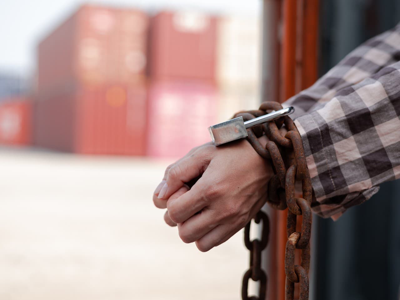 Španielska polícia rozbila medzinárodný gang pašerákov rajského plynu