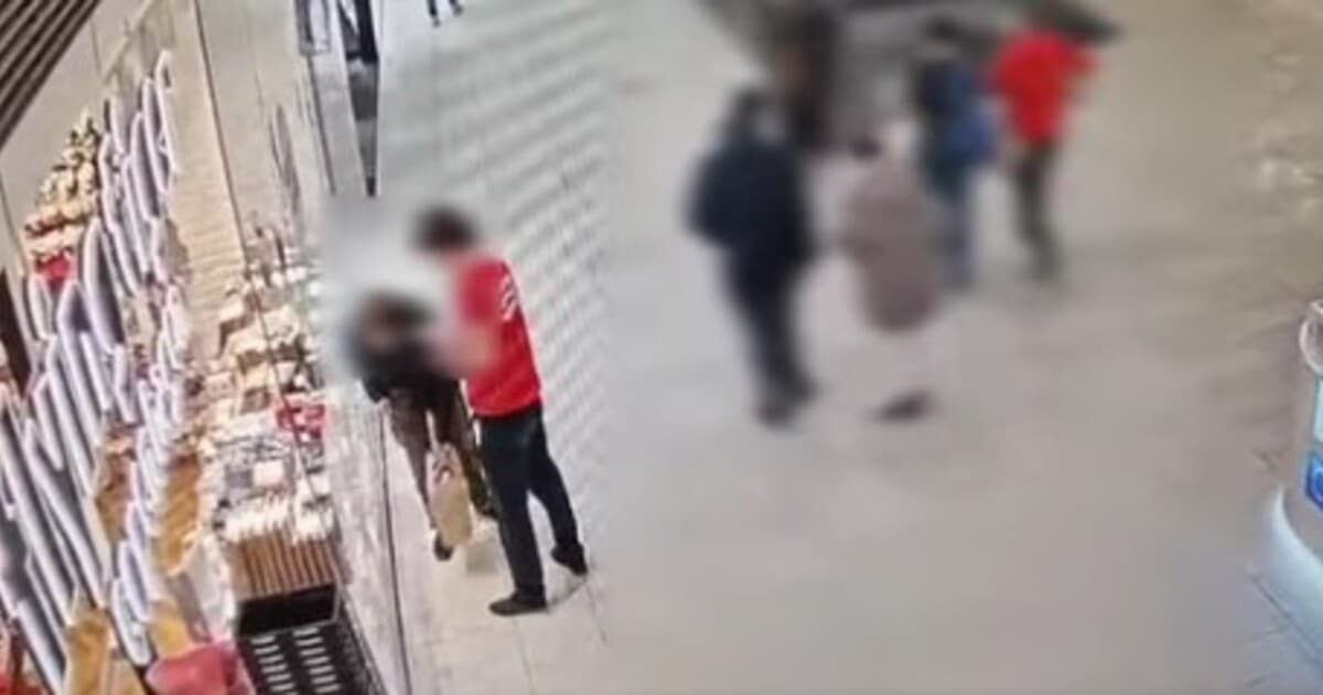 Zlodej v Bratislave sa pokúsil ukradnúť knihy, použil slzný sprej