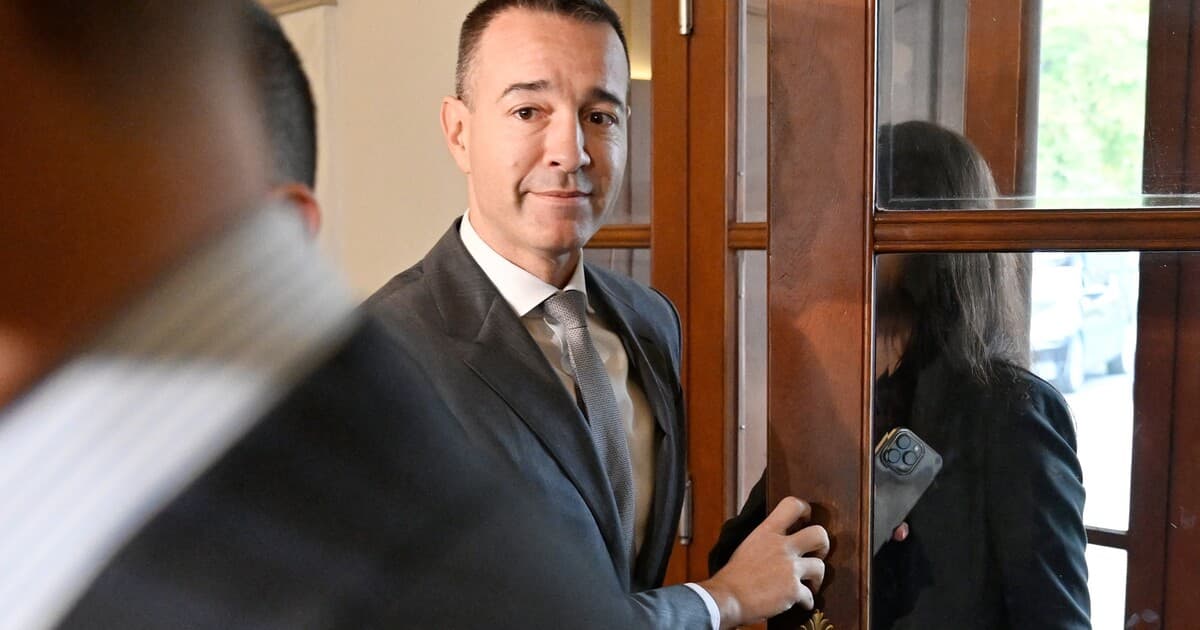 Tomáš Drucker preberá plán obnovy po demisii Petra Kmeca