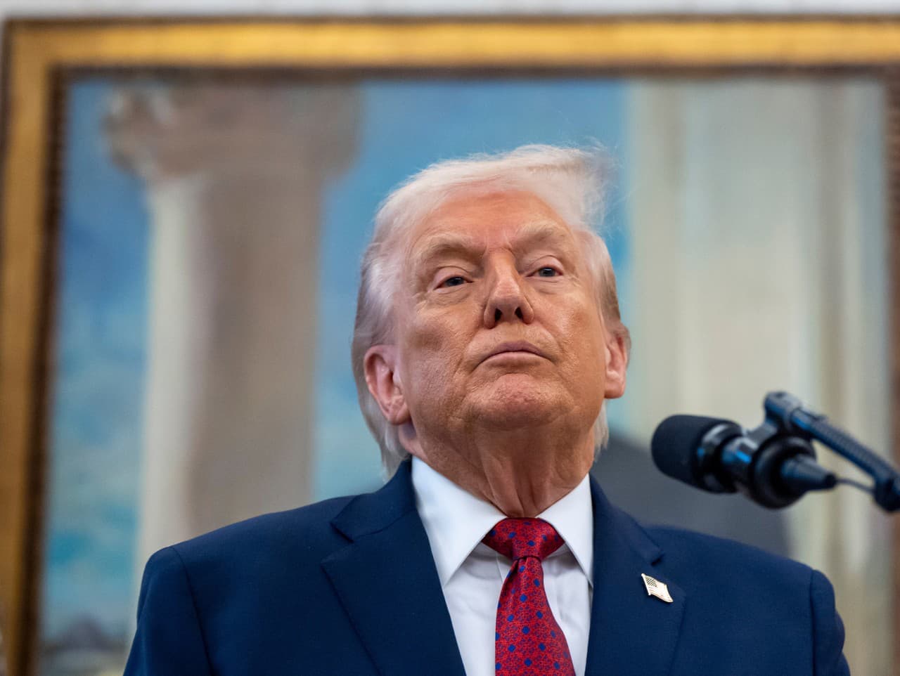 Trump prekonáva rekordy v podpise výkonných nariadení