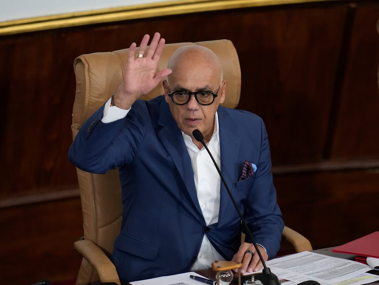 Venezuela: Brat dočasnej prezidentky opäť v čele parlamentu po zadržaní Madura