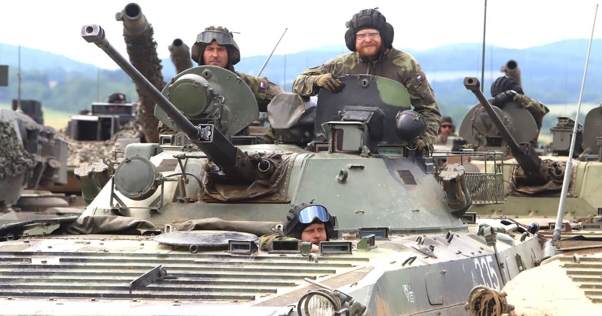 Európa pred hrozbou vojny: Nedostatok vojakov a zbraní