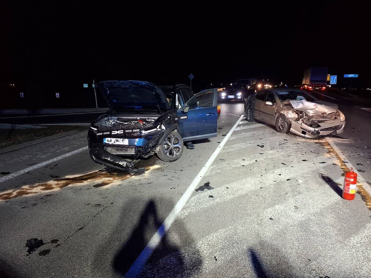 Dopravná nehoda pri Beckove: Tri zranené osoby a uzavretá cesta