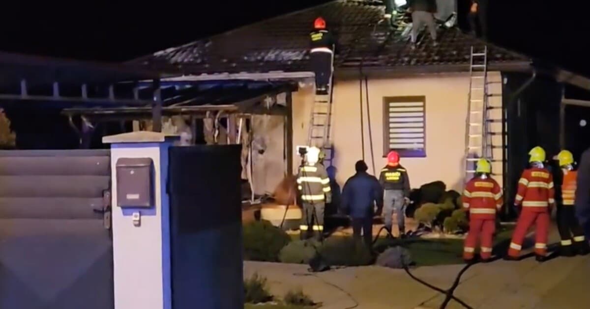 Požiar rodinného domu pri Svidníku: Betlehemské svetlo v ohnisku tragédie