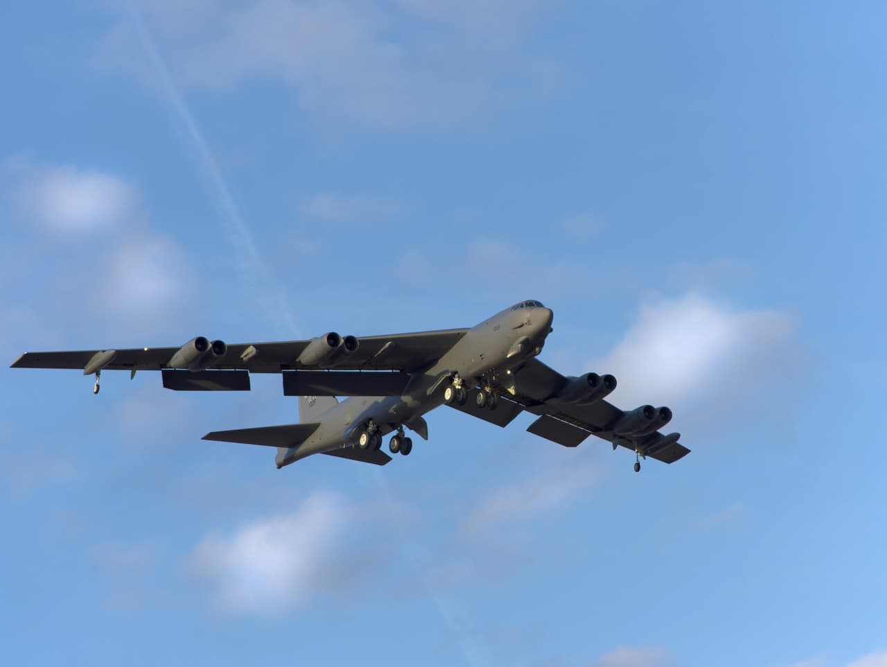 USA demonštrujú silu: B-52 nad Venezuelou v boji proti drogám