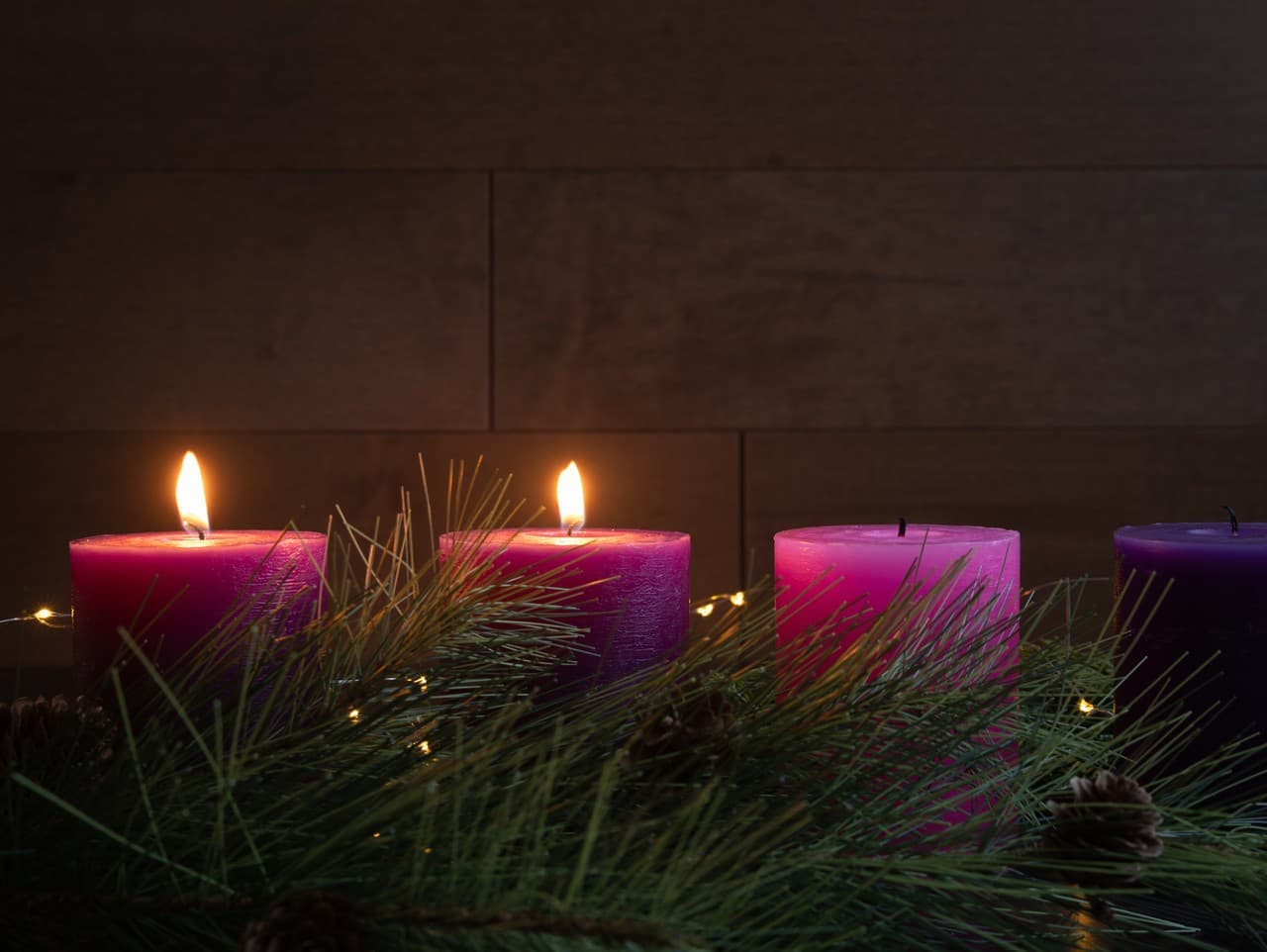 Advent a bezpečnosť: Sviečky nesmú horieť bez dozoru