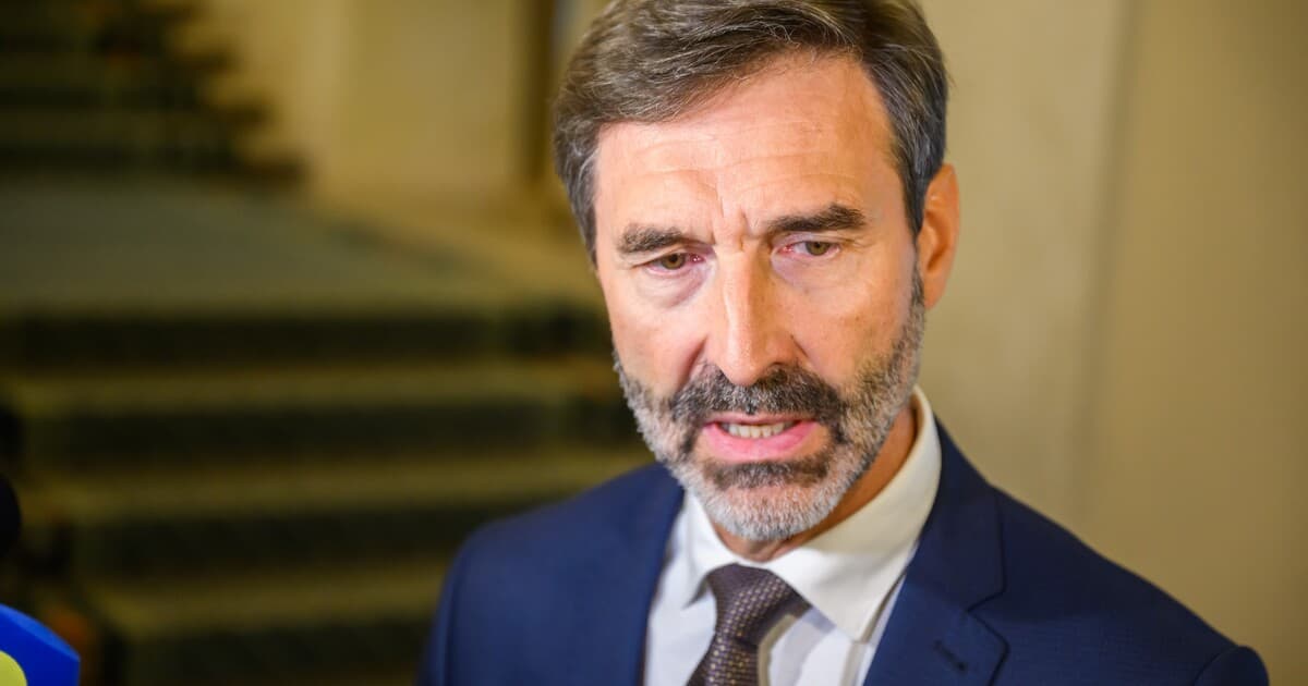 Dcéra ministra Blanára havarovala v Žiline, auto skončilo v potoku