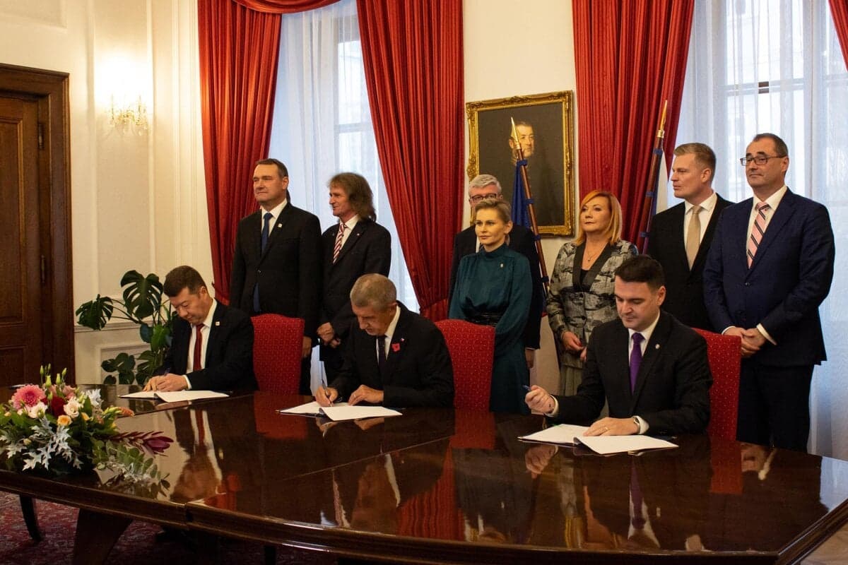 V Česku pokračuje voľba predsedu snemovne, napätie narastá