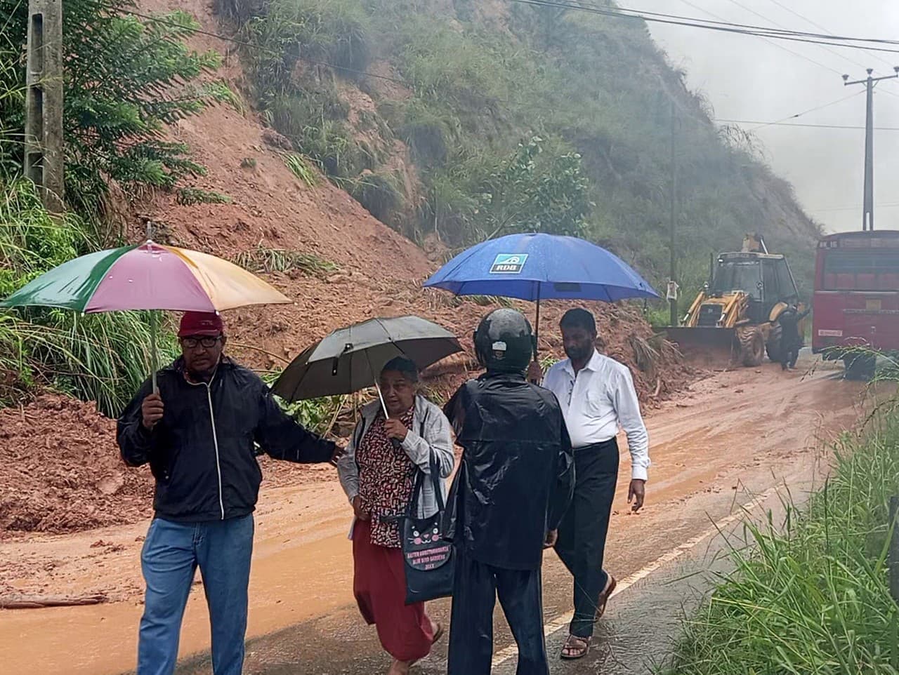 Na Srí Lanke povodne a zosuvy pôdy si vyžiadali desiatky obetí