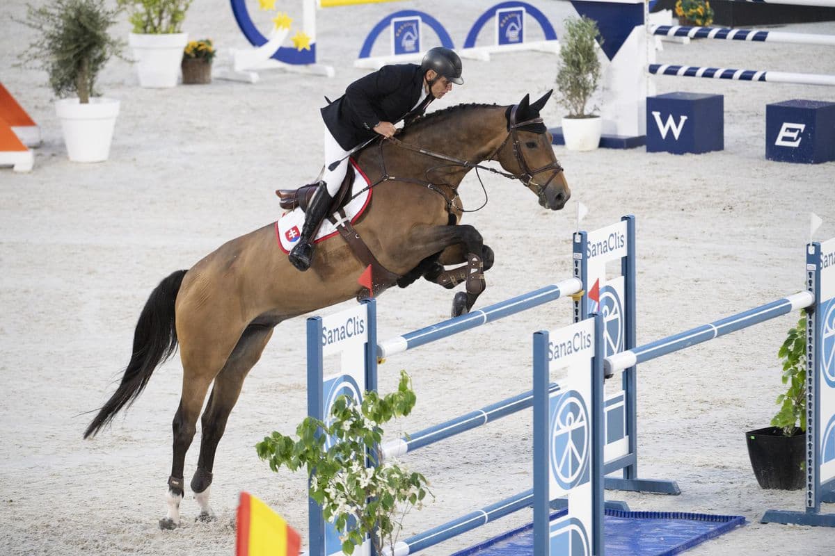 Ruskí a bieloruskí jazdci sa vrátia do súťaží od 2026