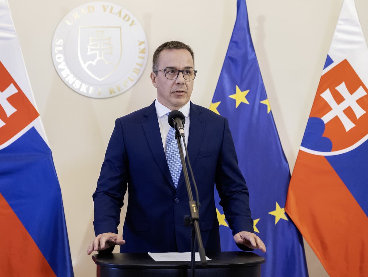 Reforma sociálnych služieb a cenová regulácia v elektroenergetike schválené