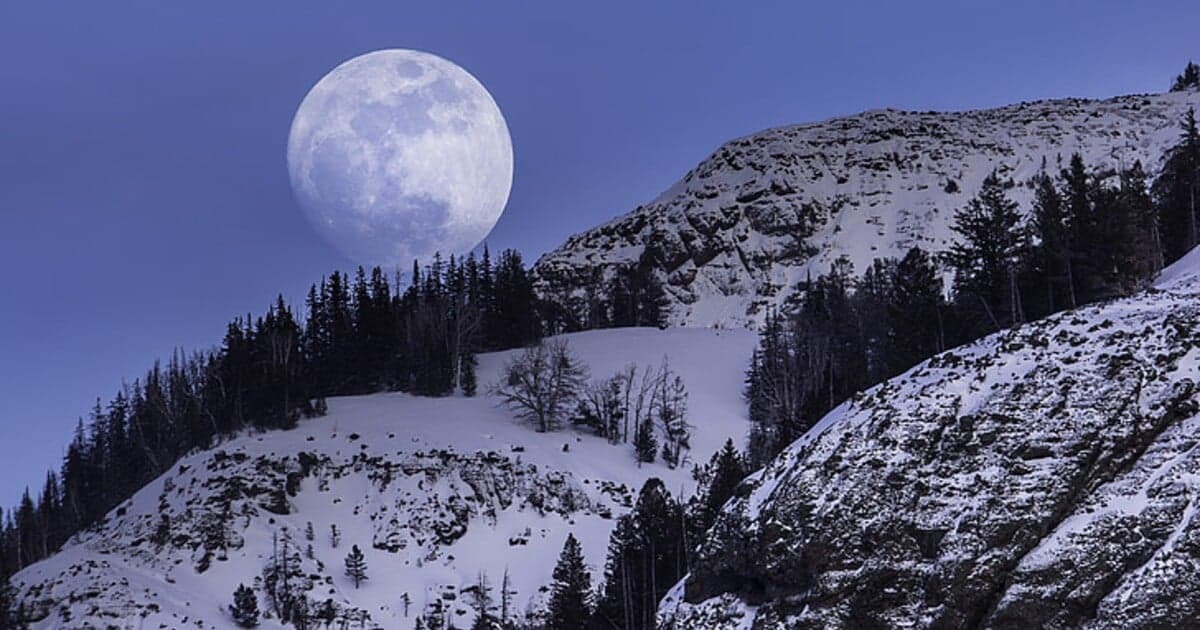 Snežný Mesiac a zákryt hviezdy: Február prinesie fascinujúce úkazy