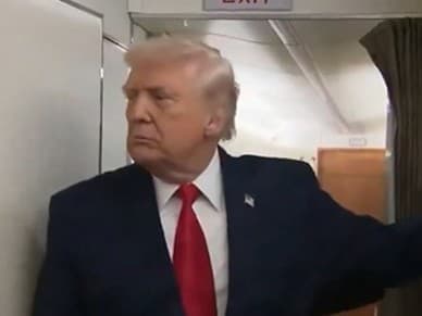 Trumpova komická situácia na palube Air Force One