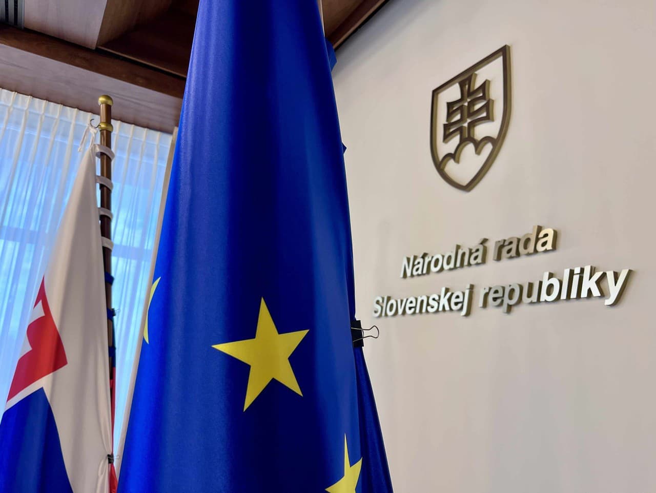 Poslanci začali poslednú schôdzu roka s množstvom dôležitých bodov