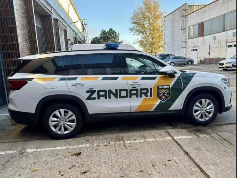 Na slovenských cestách prvé autá Žandárskeho zboru: Americký štýl polepov