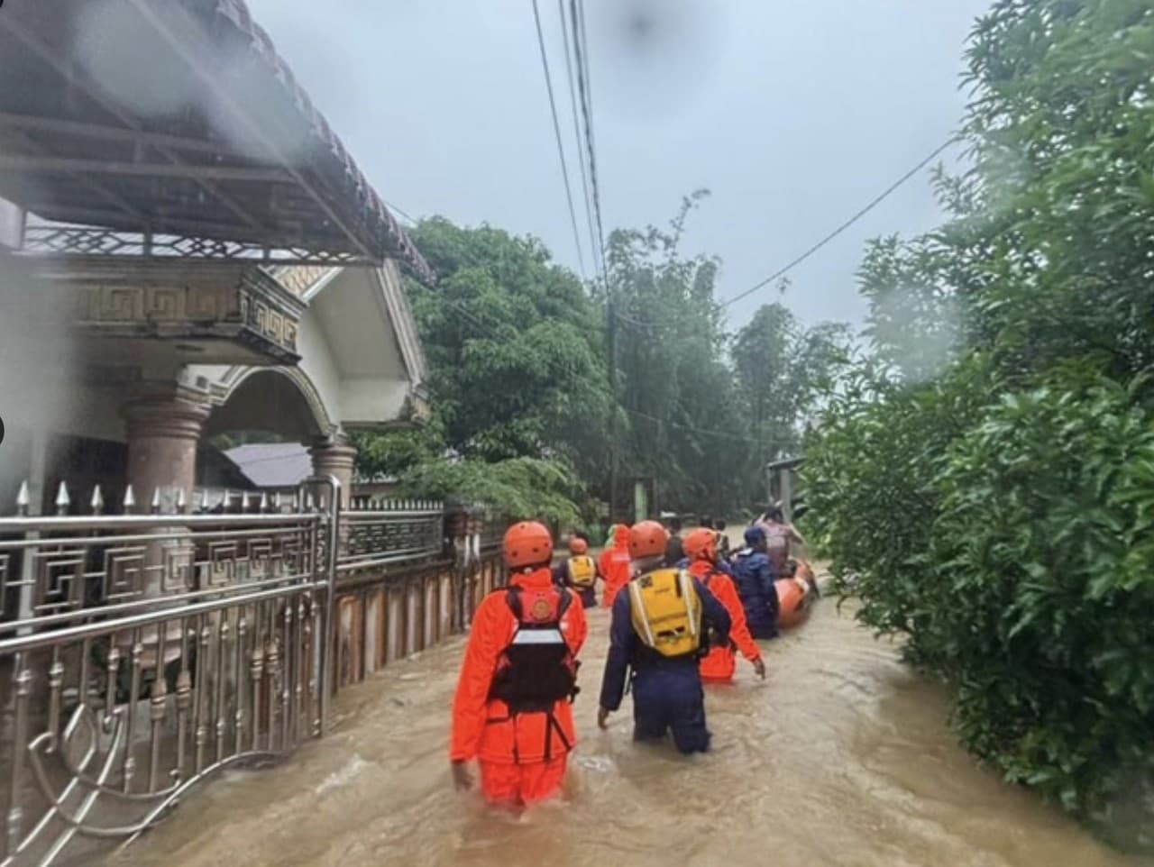 Cyklón Ditwah spôsobuje katastrofu na Srí Lanke: 123 obetí a 130 nezvestných