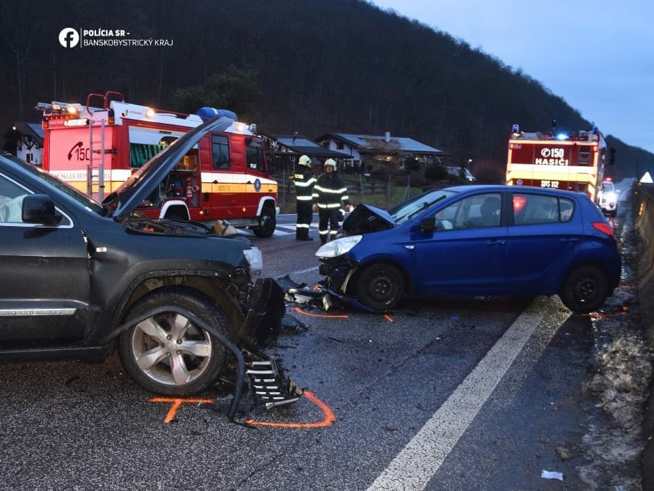 Dopravné nehody v Novej Bani a Vyhniach: Dvaja zranení, jeden vodič pod vplyvom alkoholu