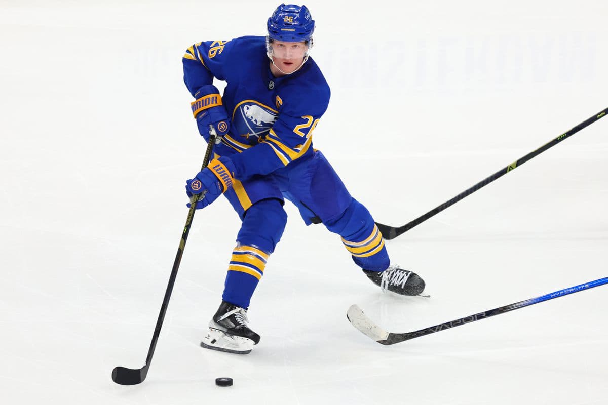 Rasmus Dahlin sa vracia do Švédska kvôli zdravotným problémom snúbenice