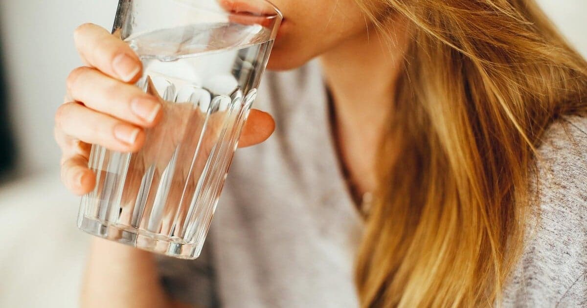 Rýchly trik na kontrolu hydratácie: Otestuj sa na vlastnej koži