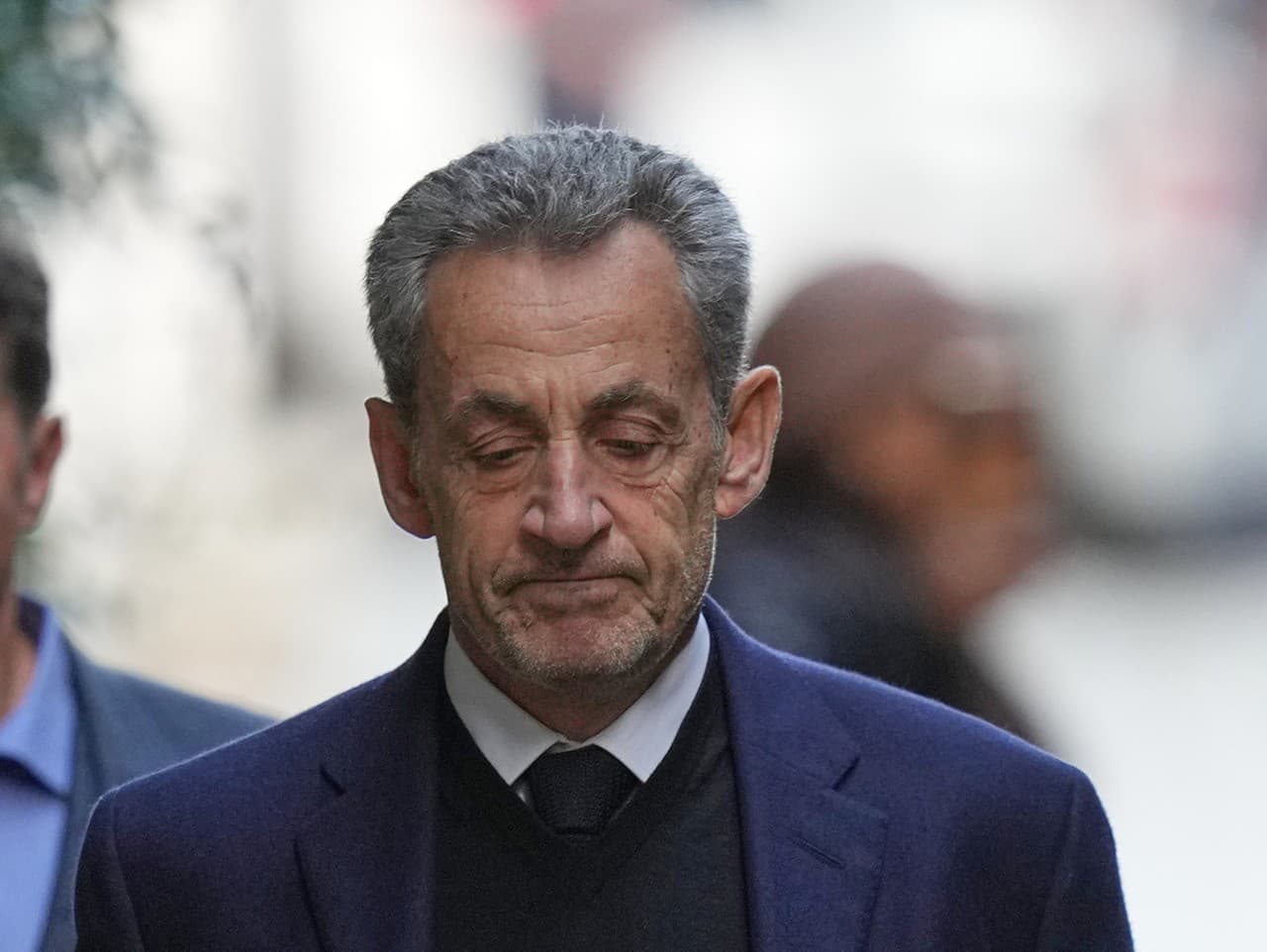 Súd rozhodne o prepustení exprezidenta Sarkozyho z väzenia
