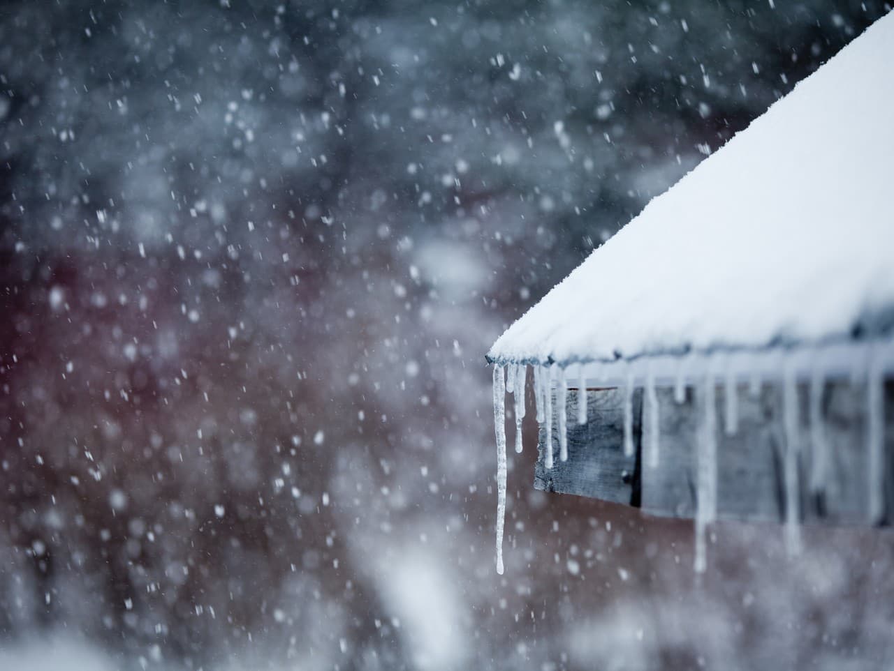 Na východe Slovenska prichádza sneženie a silný vietor