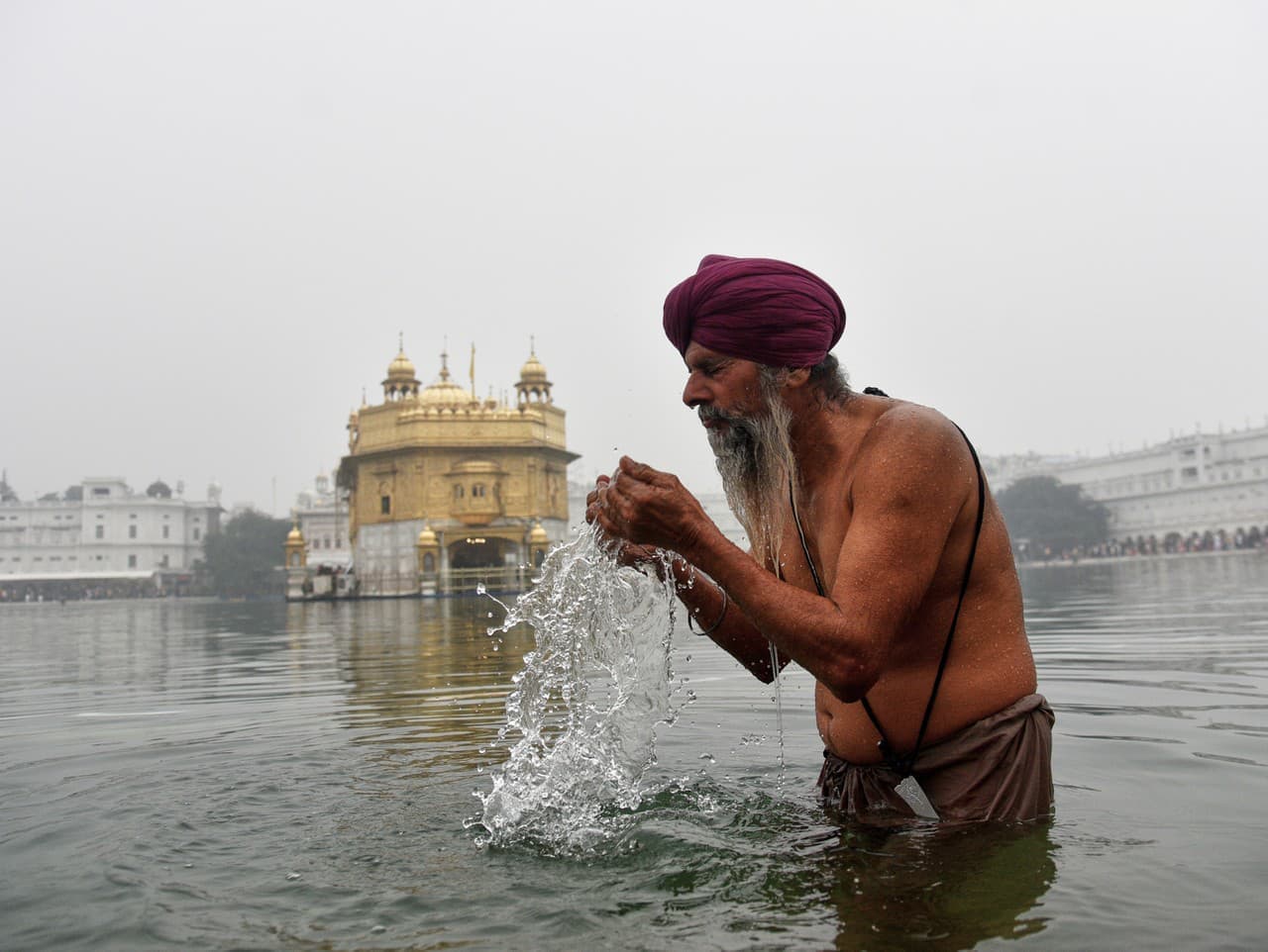 Kontaminovaná voda v Indaure: Deväť obetí a stovky hospitalizovaných