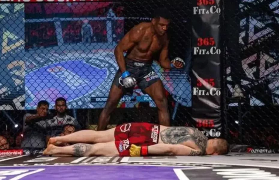 Portugalský MMA bojovník Kobayashi sa pripravuje na duel v Košiciach