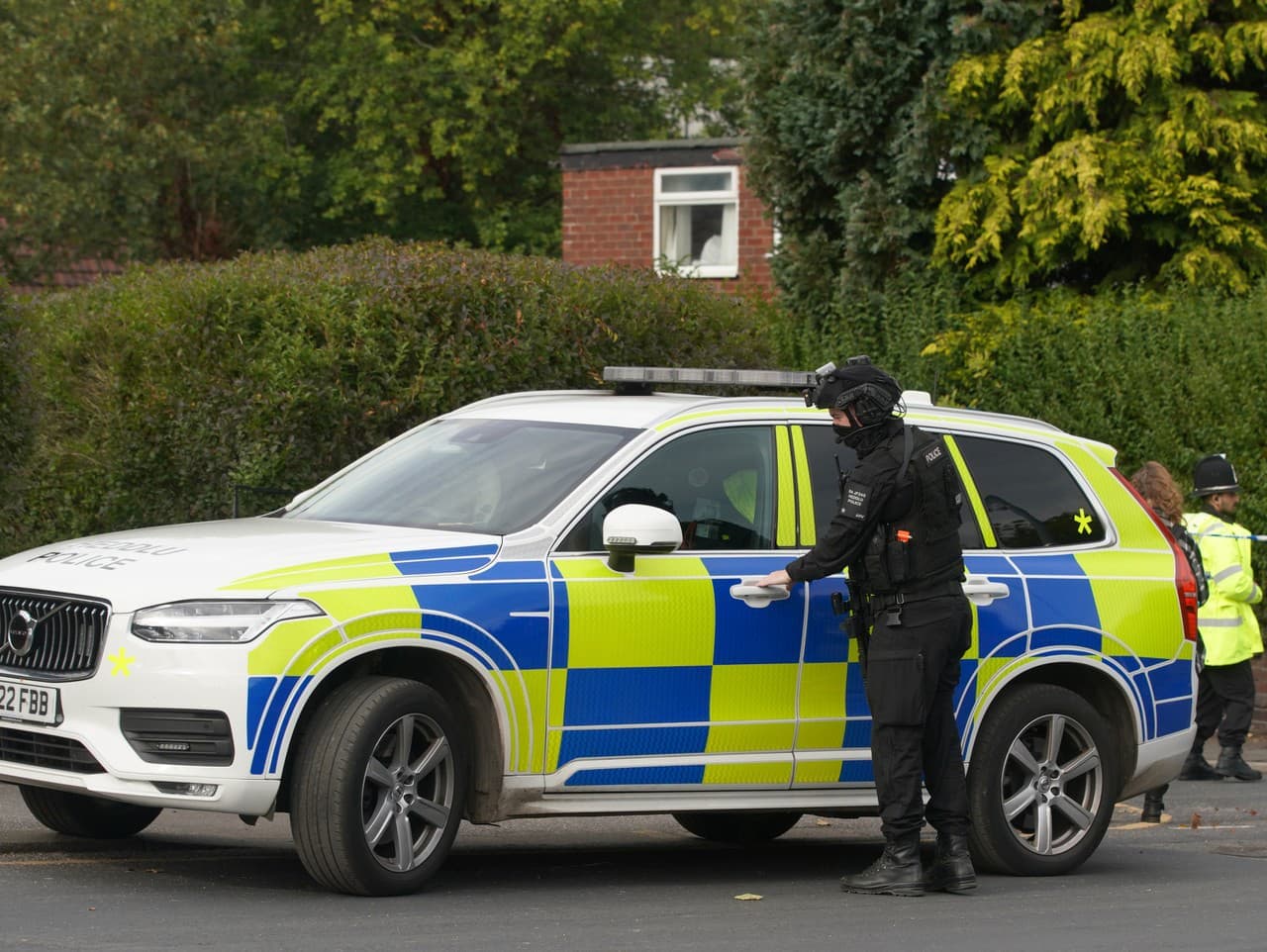 Na letisku v Manchestri zadržali podozrivého z útoku na synagógu