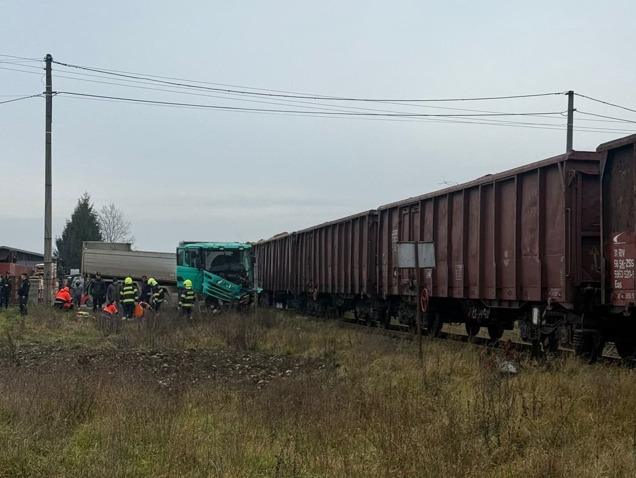 Tragédia na železnici: Zrážka nákladného auta s vlakom v Bolešove