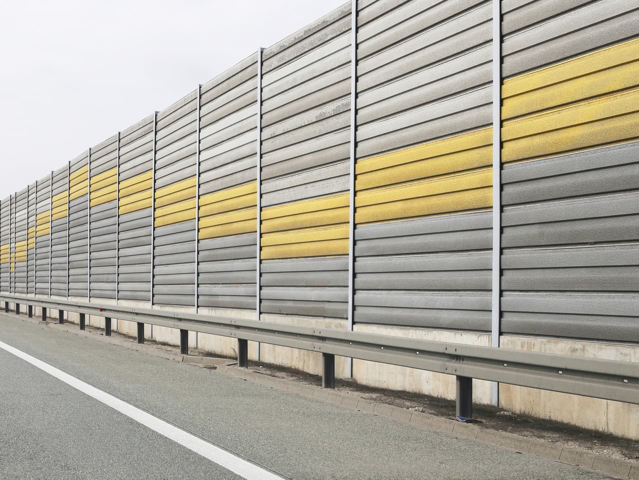 Na D4 a R7 vymieňajú korodujúce protihlukové steny