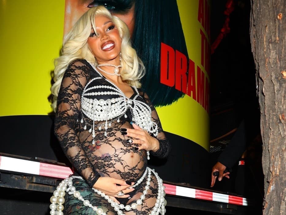 Cardi B šokuje: Šperk z pupočnej šnúry vyvolal pobúrenie