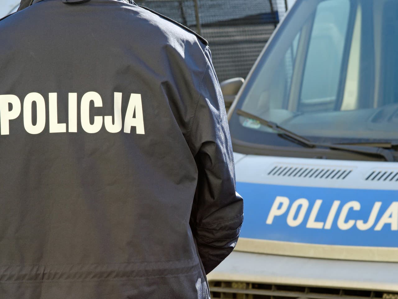 Desivý incident v Poľsku: Muž strieľal na školu zo vzduchovky