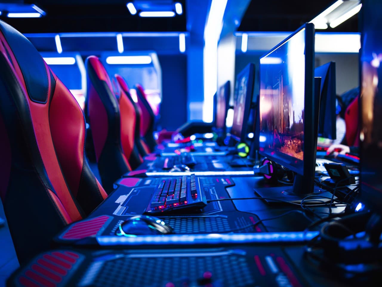 Británia pripravuje medzinárodný turnaj v elektronických športoch pre armádu