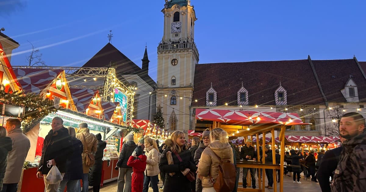 Bitka na vianočných trhoch v Bratislave: Útočník sa stratil v dave