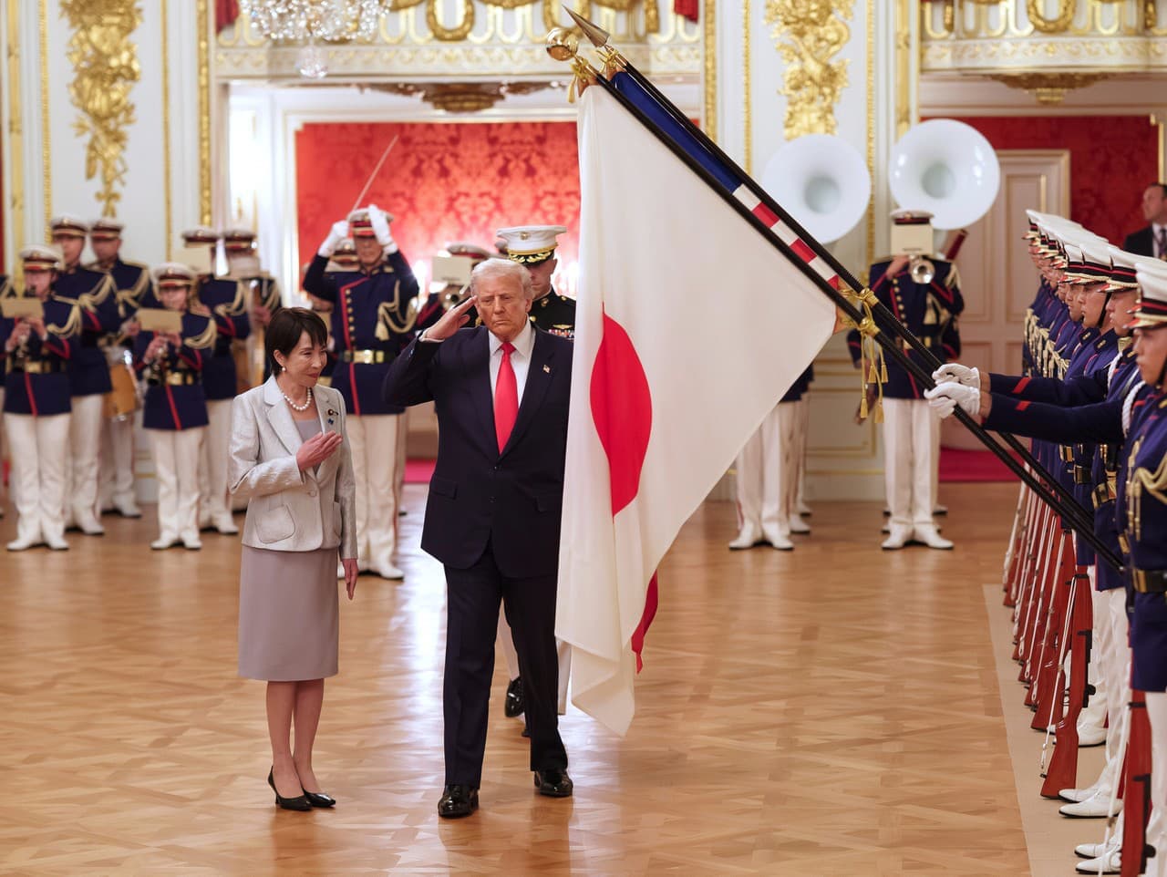 Trumpov prešľap v Japonsku: Ignoroval premiérku a spôsobil rozruch