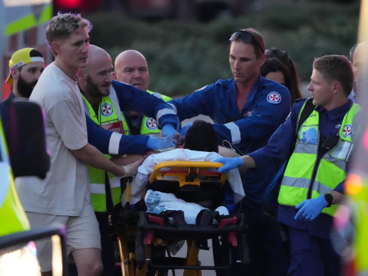 Streľba na pláži Bondi Beach: Polícia vyzýva na evakuáciu