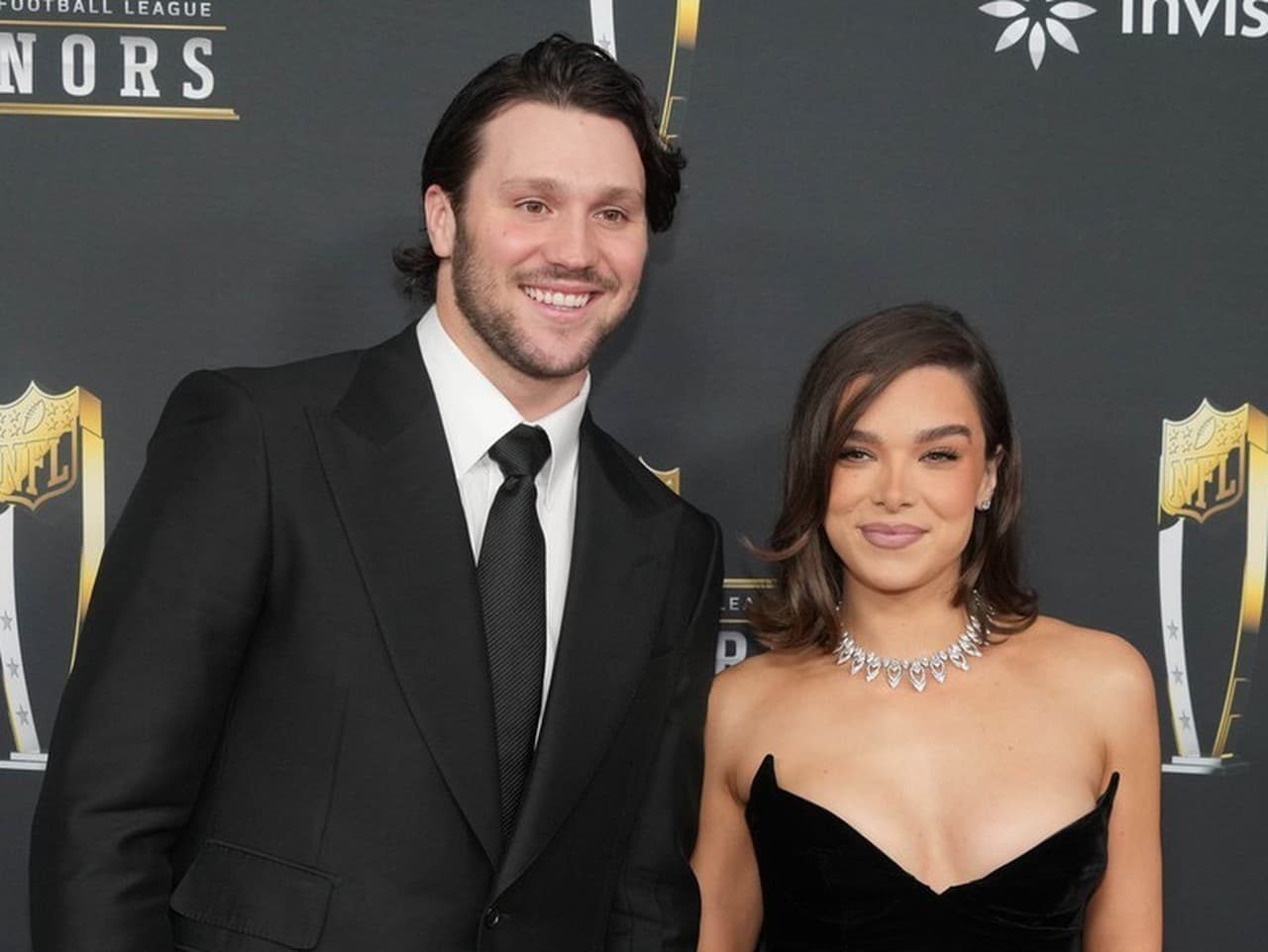 Hailee Steinfeld a Josh Allen očakávajú prvé dieťa