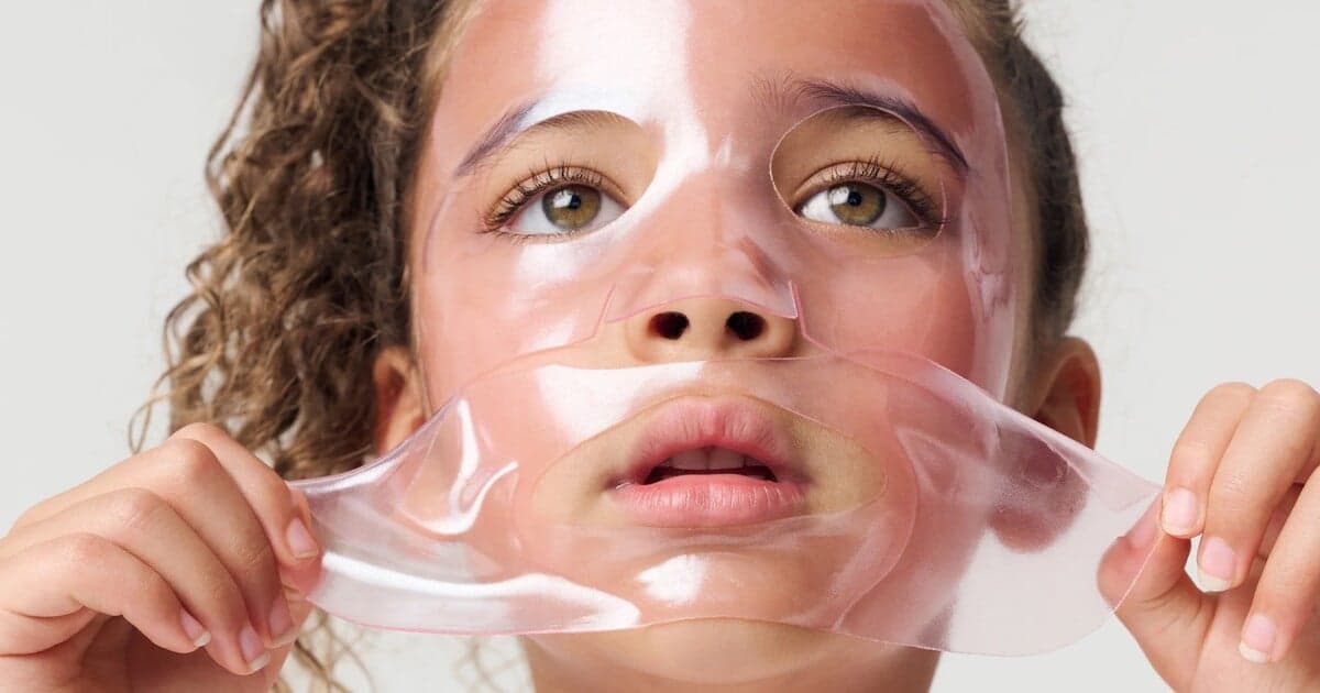 Shay Mitchell spustila detskú kozmetiku, reakcie sú zmiešané