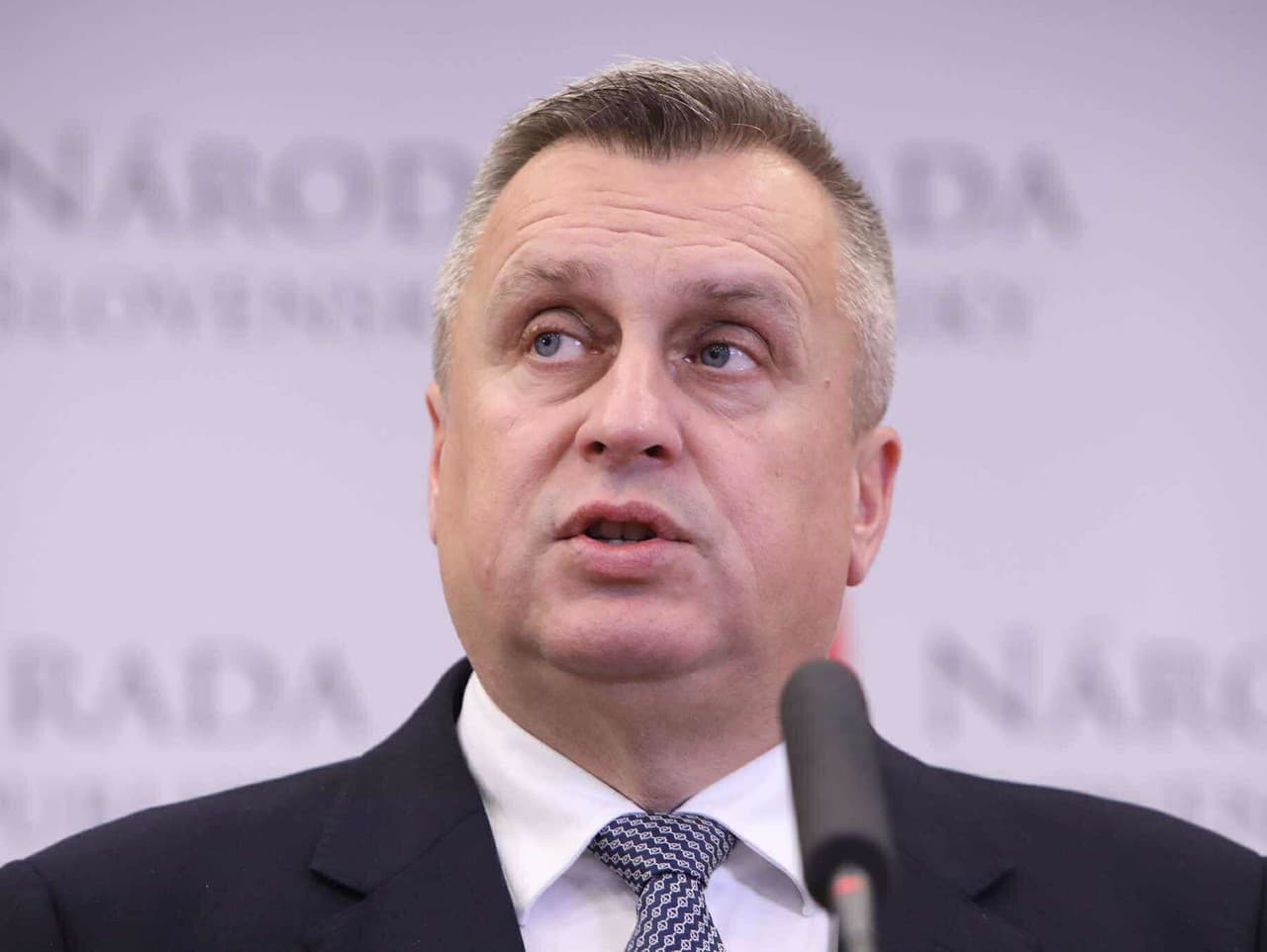 Koalícia v chaose: Spor o hazard a prezidentovo veto