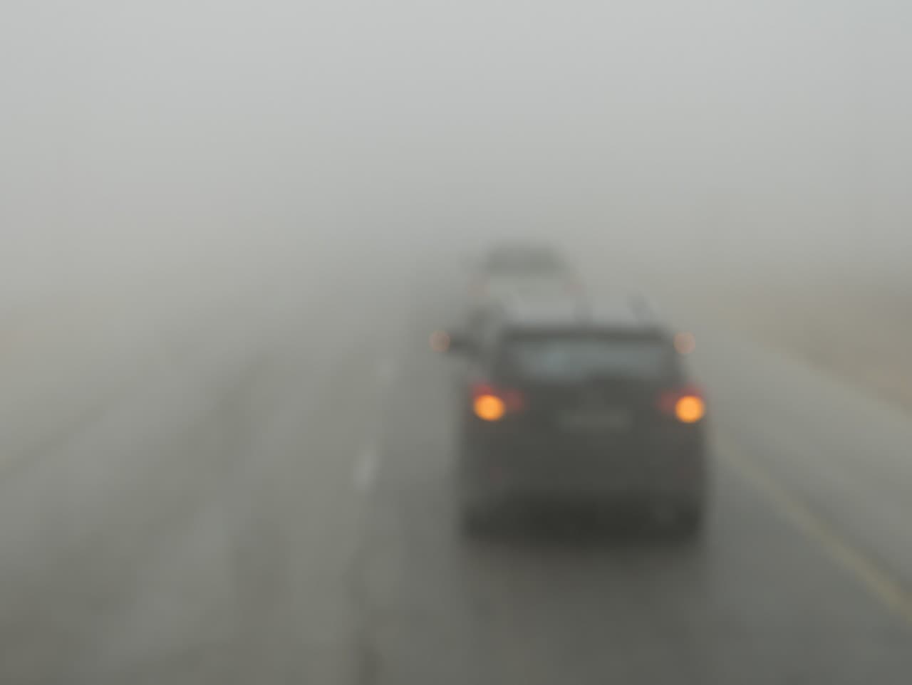 Hmla na Slovensku: Dohľadnosť klesla na 50 metrov