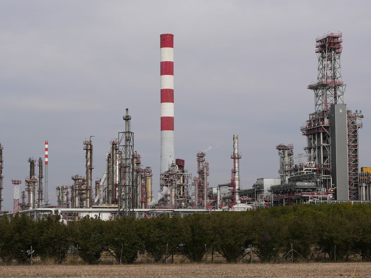 Srbsko čelí hrozbe palivovej krízy: Rafinéria NIS na pokraji zastavenia
