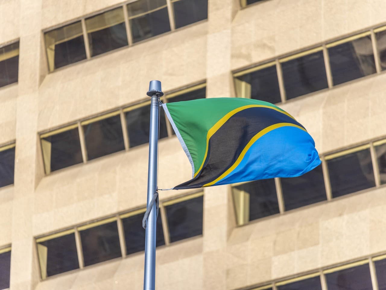 Tanzánia má novú prezidentku, voľby sprevádzali násilné protesty