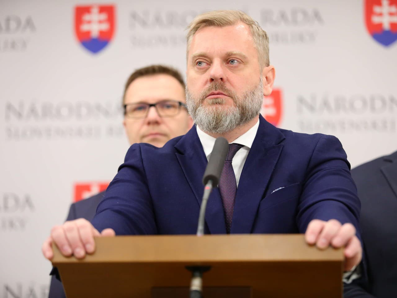 Opozícia kritizuje plán na zavedenie stavu ohrozenia na Slovensku