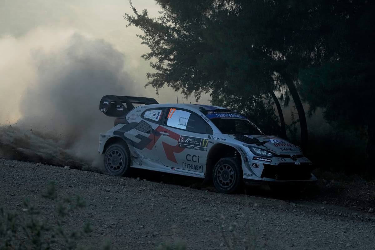 Sebastien Ogier triumfoval v Japonsku, boj o titul pokračuje