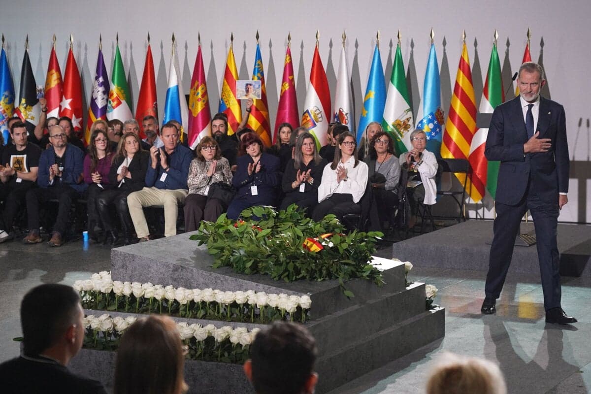 Vo Valencii si pripomenuli obete ničivých záplav spred roka