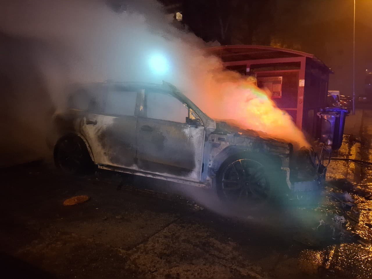 Hasiči zasahovali pri požiari auta v Dunajskej Strede