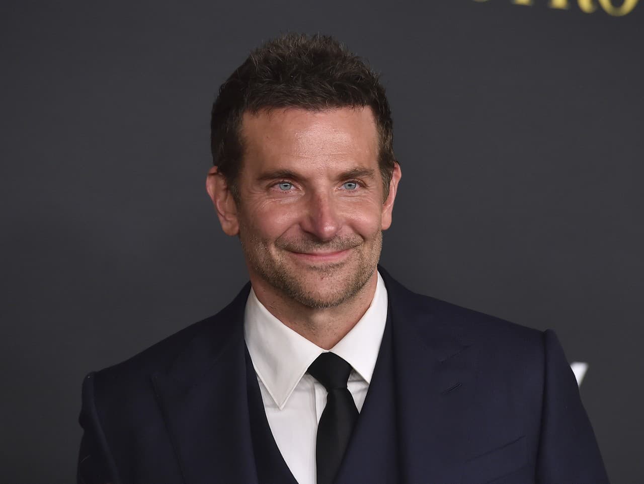 Bradley Cooper na premiére s rozbitým nosom: Čo sa stalo?
