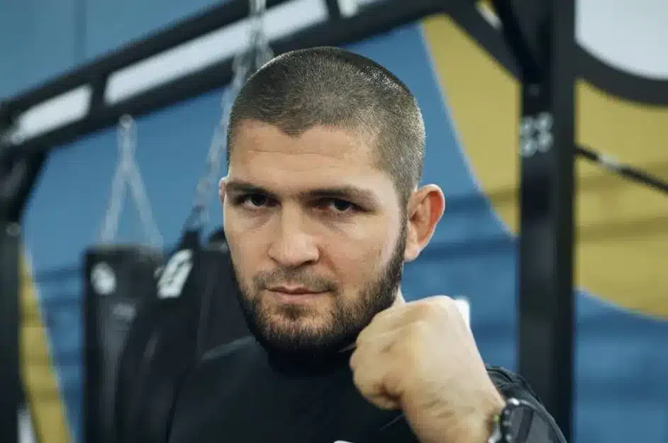 Khabib Nurmagomedov sa pustil do Adina Rossa kvôli farbe kraťasov