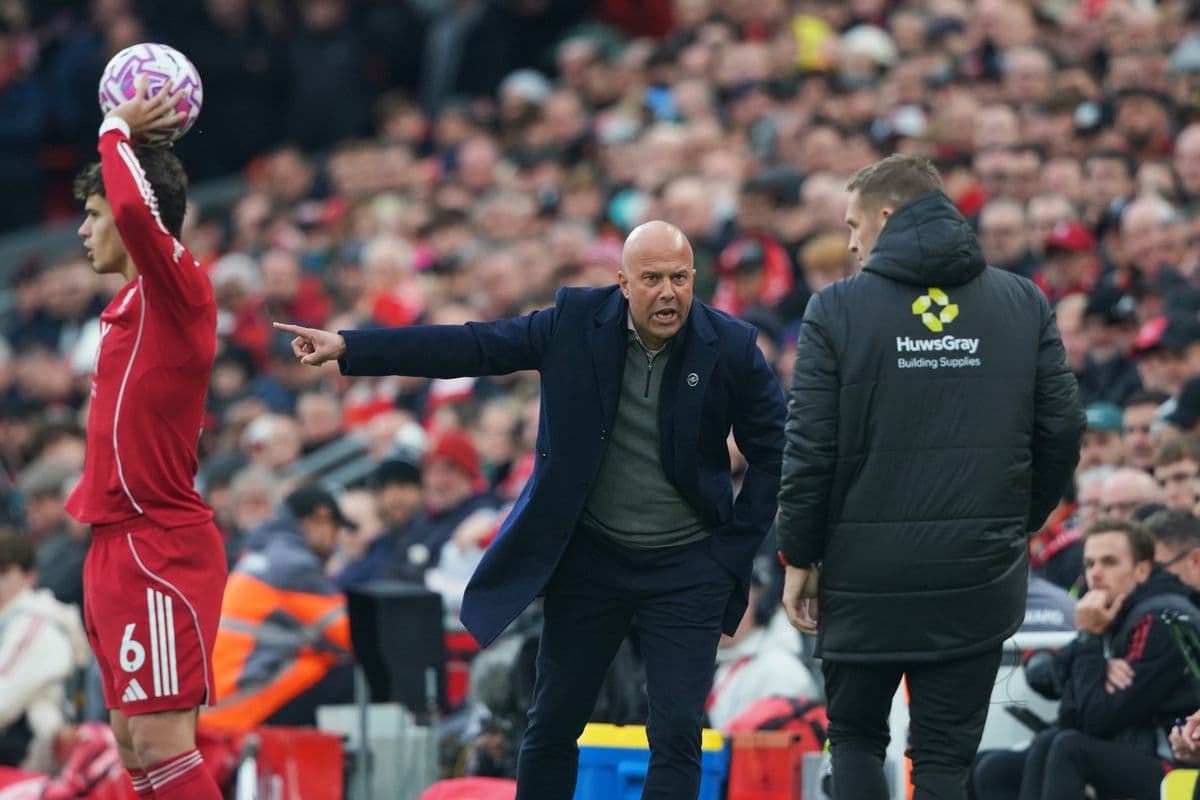 Liverpool čelí ťažkej situácii, tréner obhajuje svoje rozhodnutia