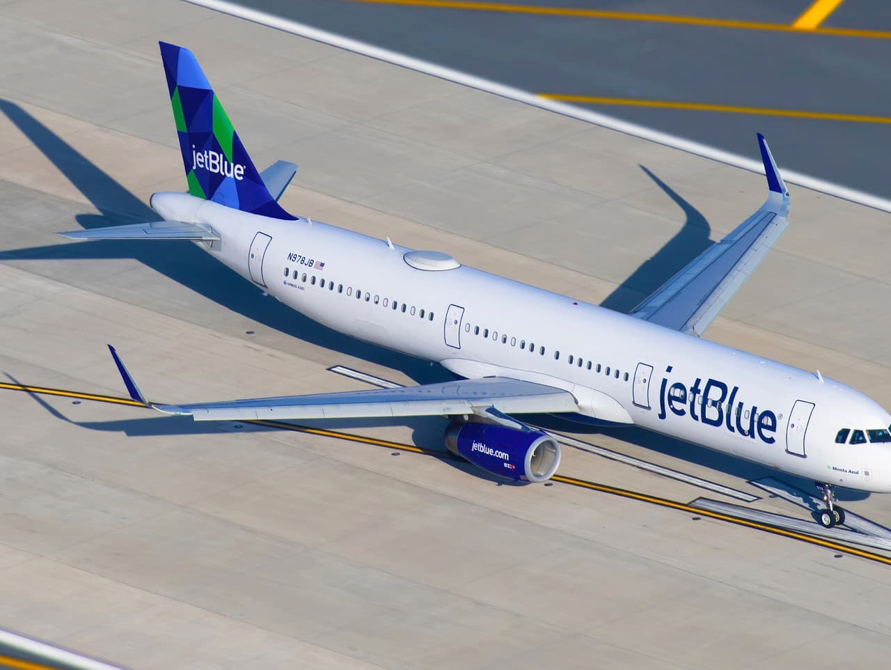 Núdzové pristátie JetBlue: Zranení na palube po problémoch s riadením